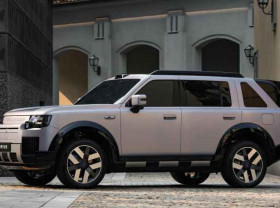 FREELANDER 8 First Edition and Three Exclusive Paint Finishes Unveiled at Aranya Theatre Festival