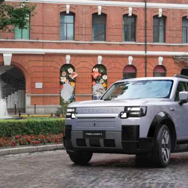 Image: Hệ thống đỗ xe tự động siêu thông minh (SIVP): FREELANDER 8 mang đến trải nghiệm đỗ xe dễ dàng cho nhu cầu sử dụng hàng ngày
