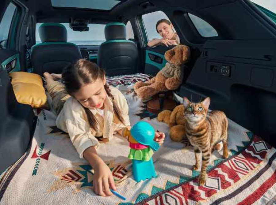 Image: From the Pitch to the Road – LEPAS L8 PHEV Redefines Elegant Mobility